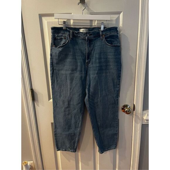 Abercrombie & Fitch The Mom High Rise Jean sz 14S EUC - Picture 1 of 6